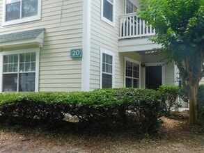 Building Photo - Newly renovated villa at Old South