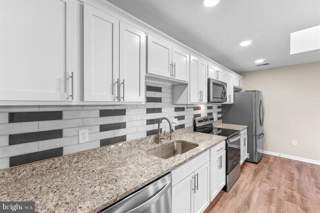 Building Photo - 3715 Mainsail Cove