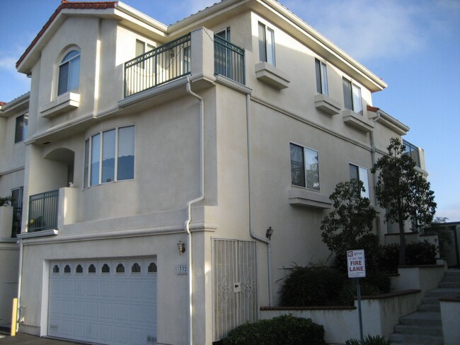 front view - 4489 Spencer St