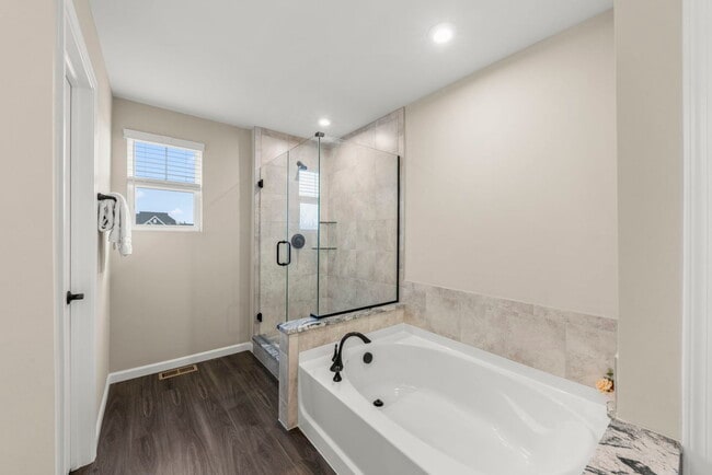 Building Photo - 2220 Weatherbee Ln