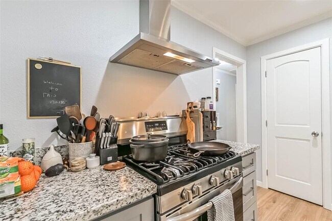Building Photo - 10414 Woodwind Dr