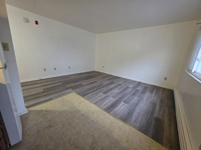 Building Photo - 6166 S Packard Ave