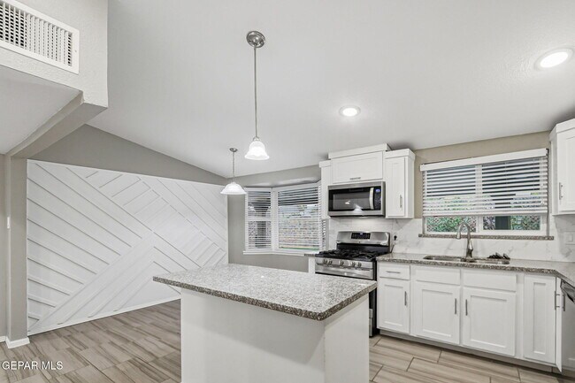 Building Photo - 10164 Dunbarton Dr