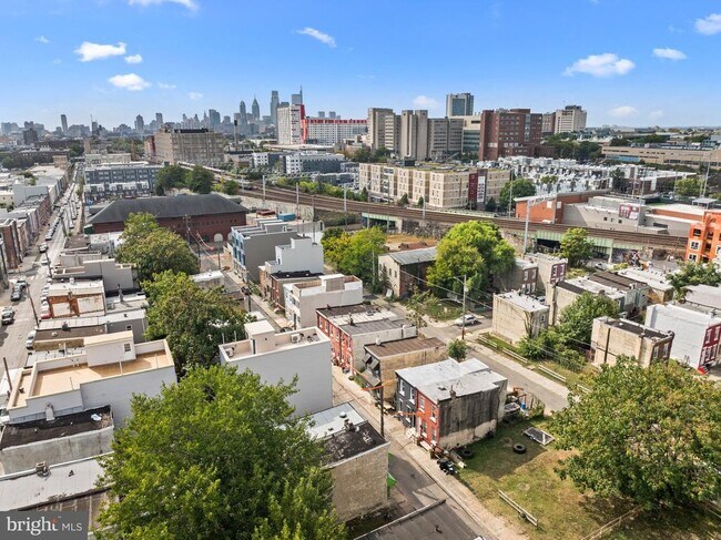 Building Photo - 2142 N Percy St