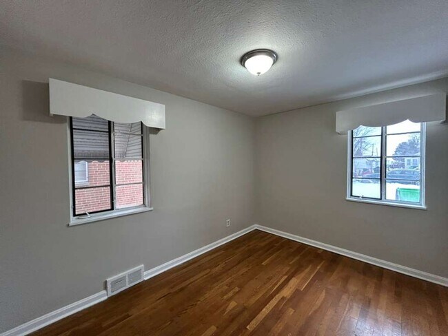 Building Photo - 19181 Lakeshore Blvd