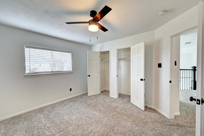Building Photo - 12915 Stratford Heights Dr