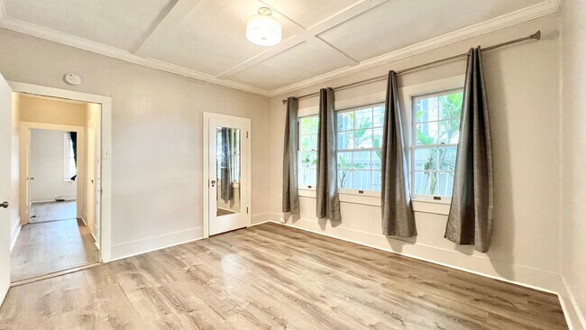 Building Photo - UPDATED 3 BEDROOM HOME IN DESIRABLE MANOA