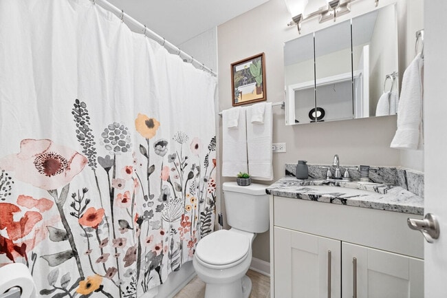 Building Photo - 820 Shawnee Dr