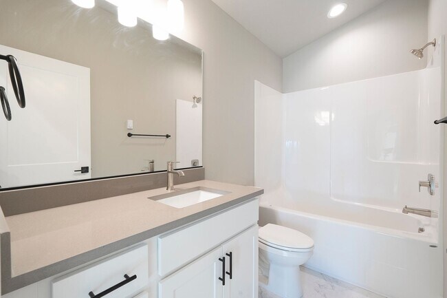 Building Photo - 2 Weeks Free Rent W/ Approved Application ...