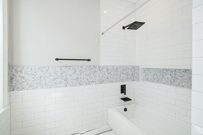 Building Photo - 714 S 55th St