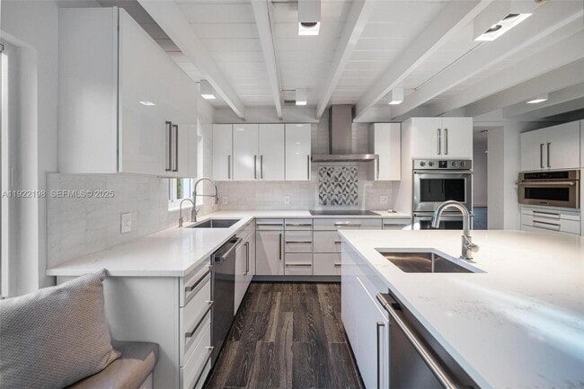 Building Photo - 10618 NE 11th Ct