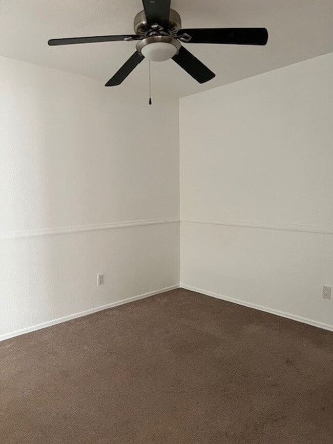 Building Photo - Palmdale