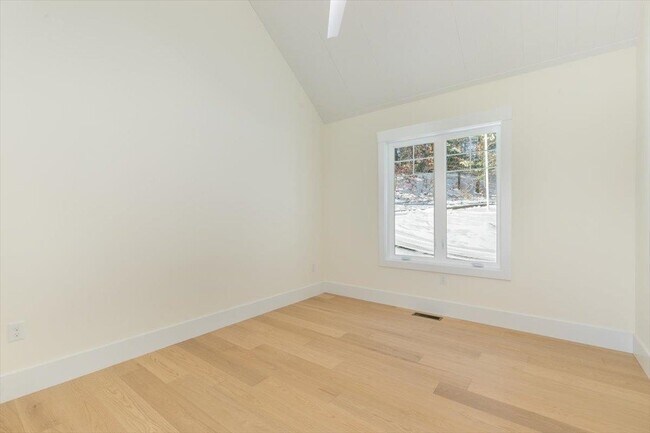 Building Photo - 639 E Broadway