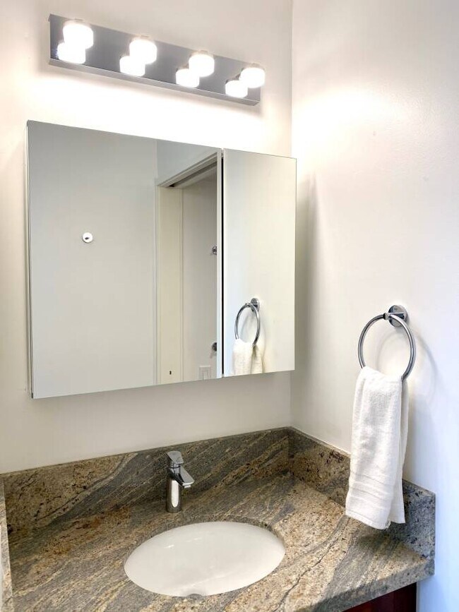 bathroom 2 - 322 Aoloa St