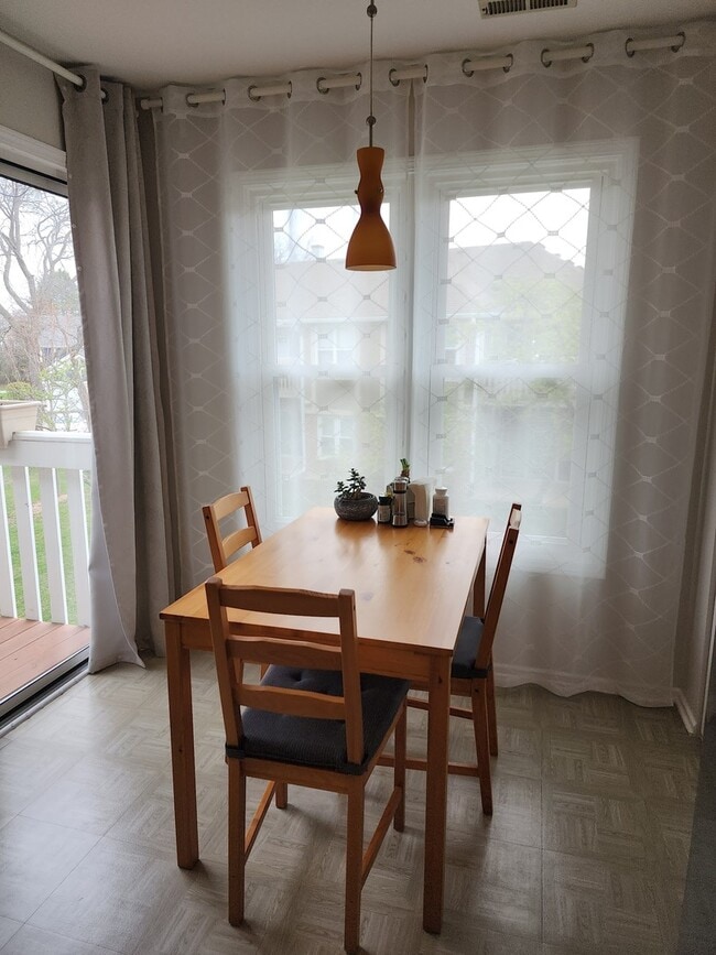 Building Photo - 1405 Clairmont Ct