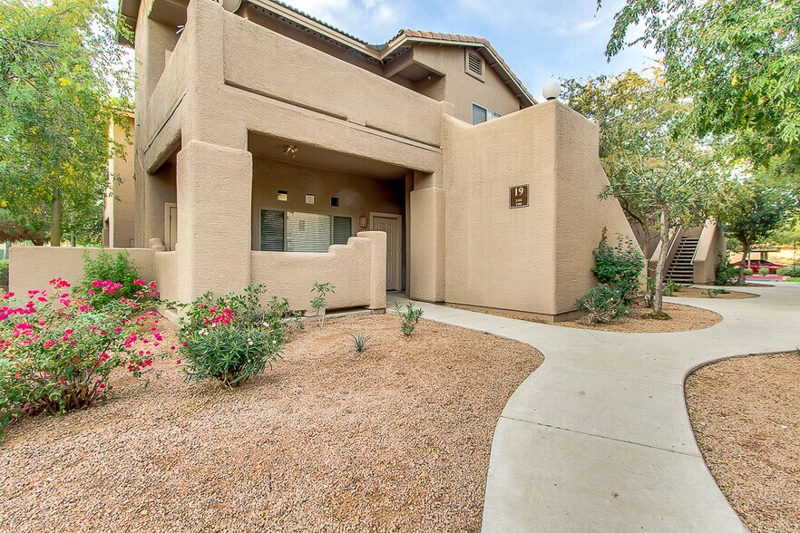 Primary Photo - 1351 N Pleasant Dr