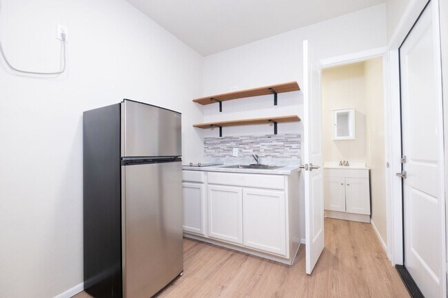 Building Photo - Studio Efficiency Apartment