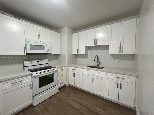 Building Photo - 770 NW 179th St