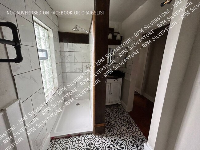 Building Photo - 52 W Bernhard-