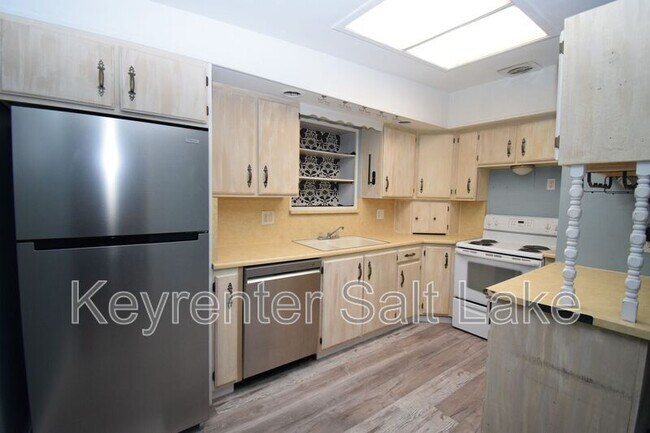 Building Photo - 3215 S 4400 W