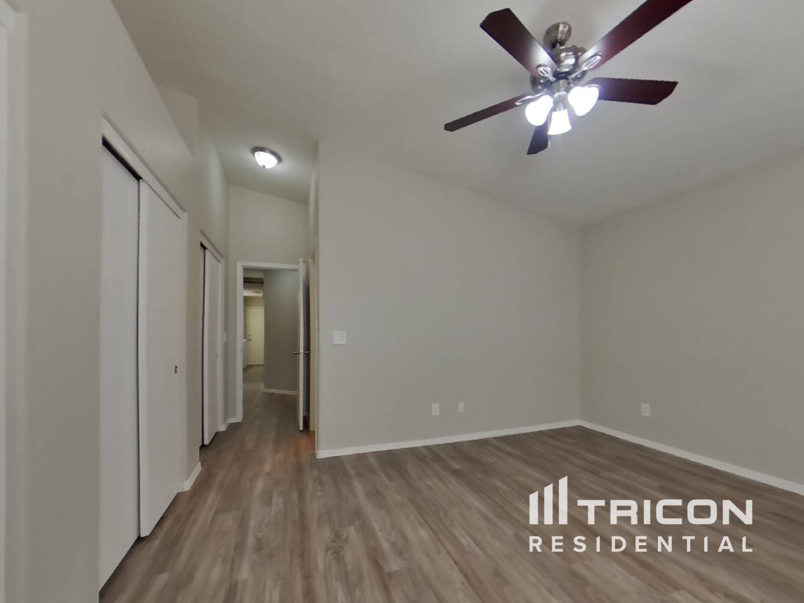 Building Photo - 8832 W Manzanita Dr
