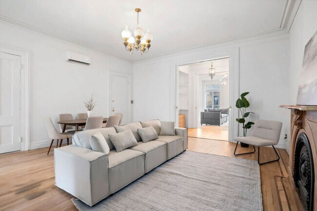 Building Photo - 257 W 19th St