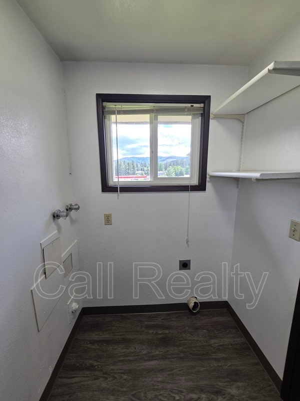 Building Photo - 3322 S Raymond Cir