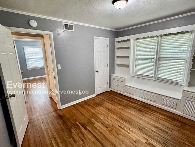 Building Photo - Lovely 3-Bedroom Home with Modern Amenitie...