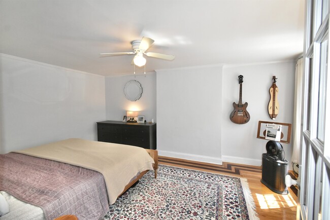 Building Photo - 214 8th St