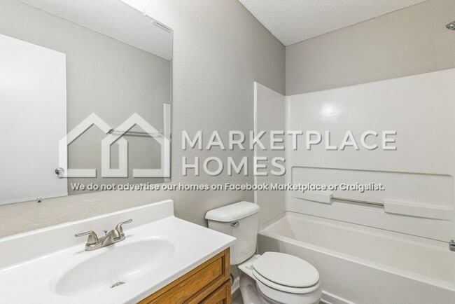 Building Photo - 10760 August Dr