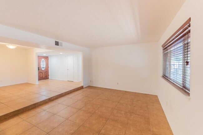 Building Photo - 7113 Welton Dr NE