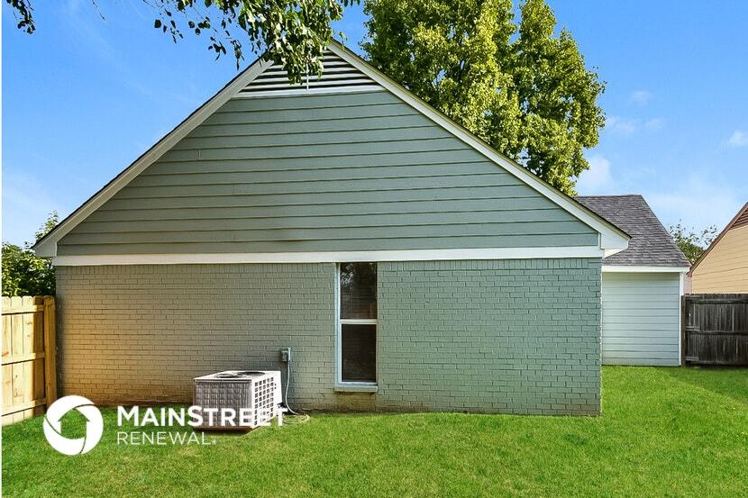 Building Photo - 3437 Laurelwood Dr