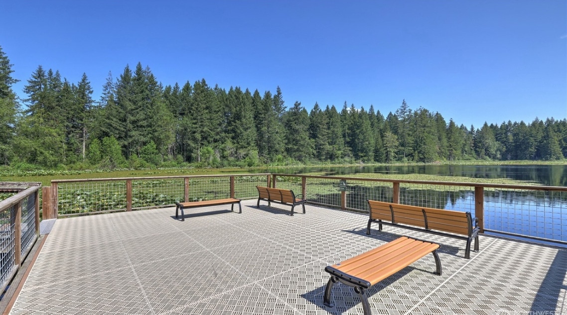 Yellow Lake with trail system - 25025 SE Klahanie Blvd