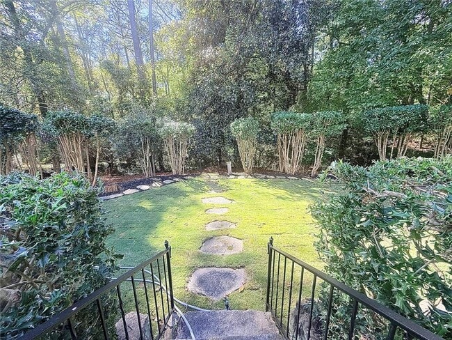 Building Photo - 200 W Paces Ferry Rd NW