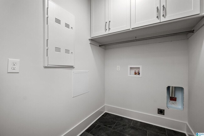Building Photo - 3789 Poe Dr