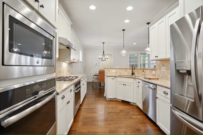 Building Photo - 1212 Sand Pine Dr