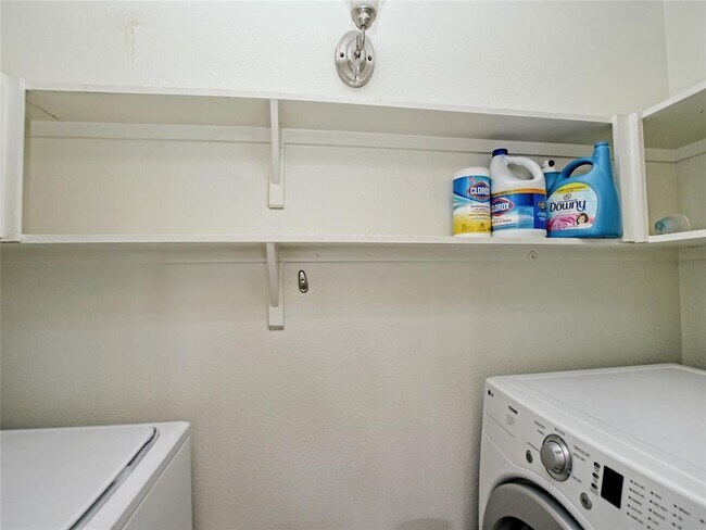 Building Photo - 6000 Shepherd Mountain Cove