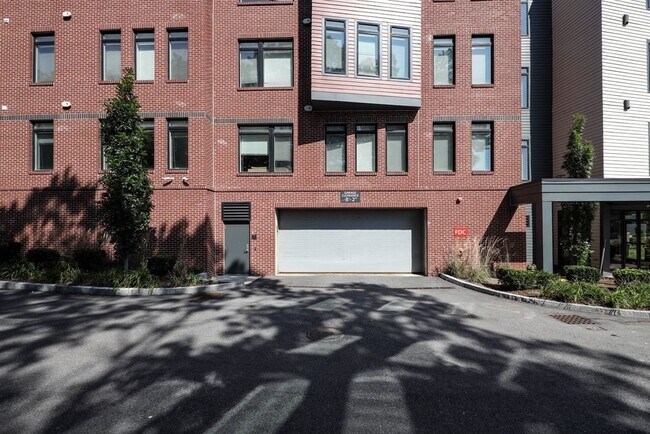 Building Photo - 4945 Washington St