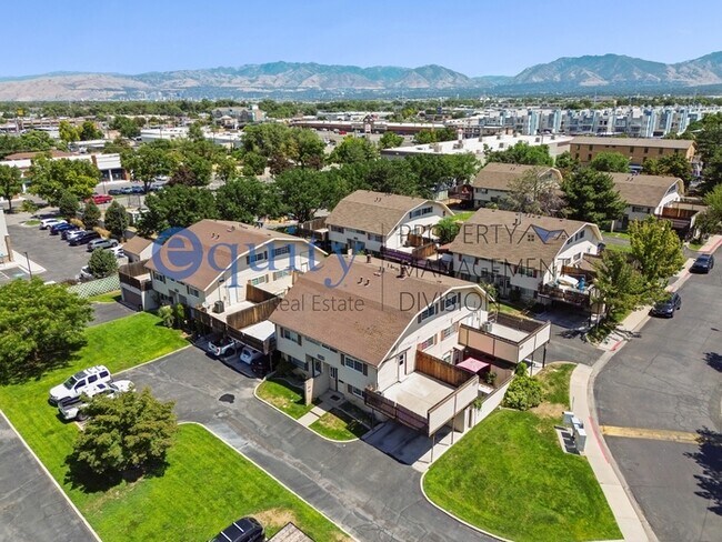 Building Photo - 1808 W Homestead Farms Ln