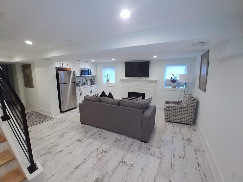 living room - 1304 Allison St NE