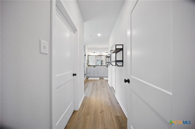 Building Photo - 711 Saddlehorn Dr