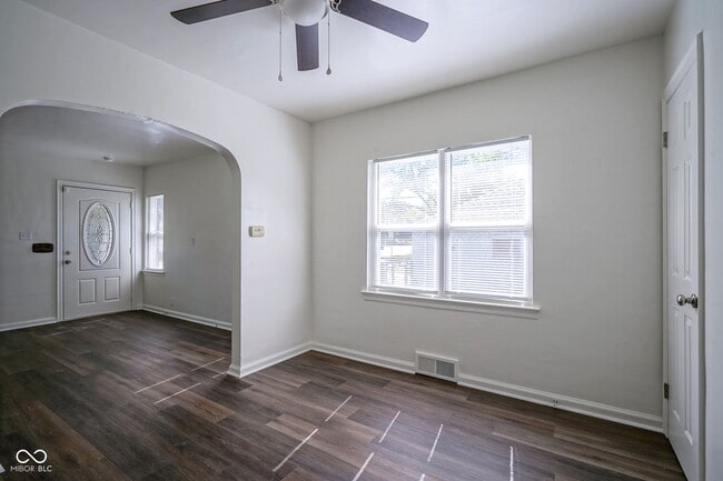 Building Photo - 1550 N Butler Ave