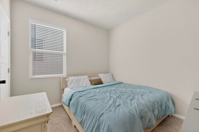 Building Photo - 10650 Valedon Ln SW