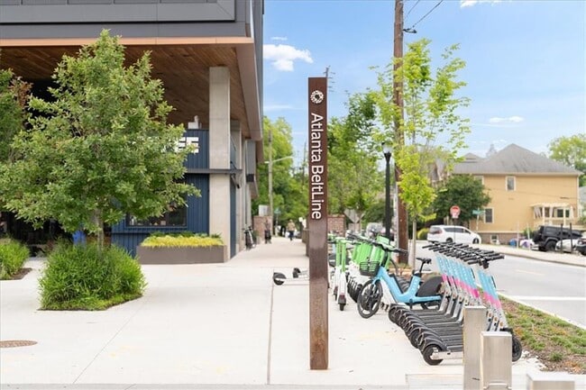 Building Photo - 655 McGruder St NE