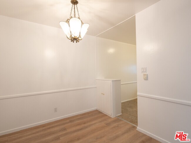 Building Photo - 422 Arnaz Dr