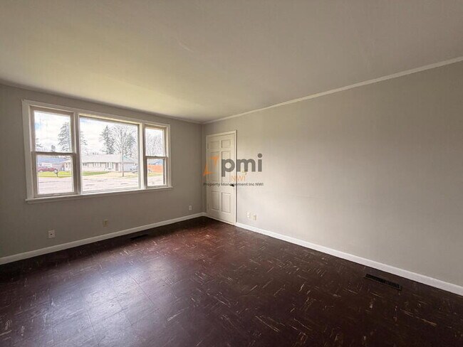 Building Photo - 3003 Oakdale Ave