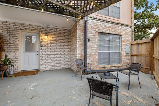 Building Photo - 1809 Stoney Brook Dr