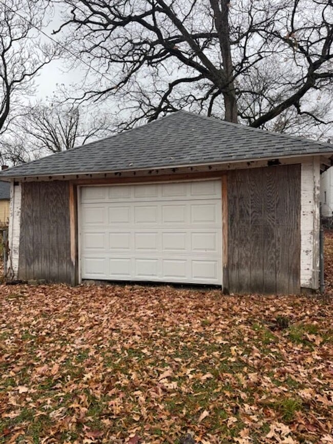 Building Photo - 3105 Alexander St