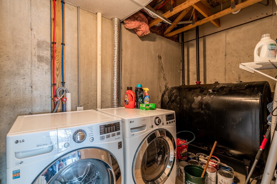 Building Photo - 39 River Village Dr