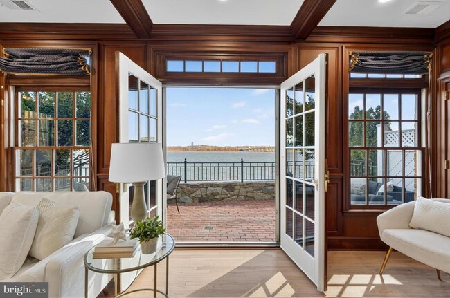 Building Photo - 700 Kahn Pl